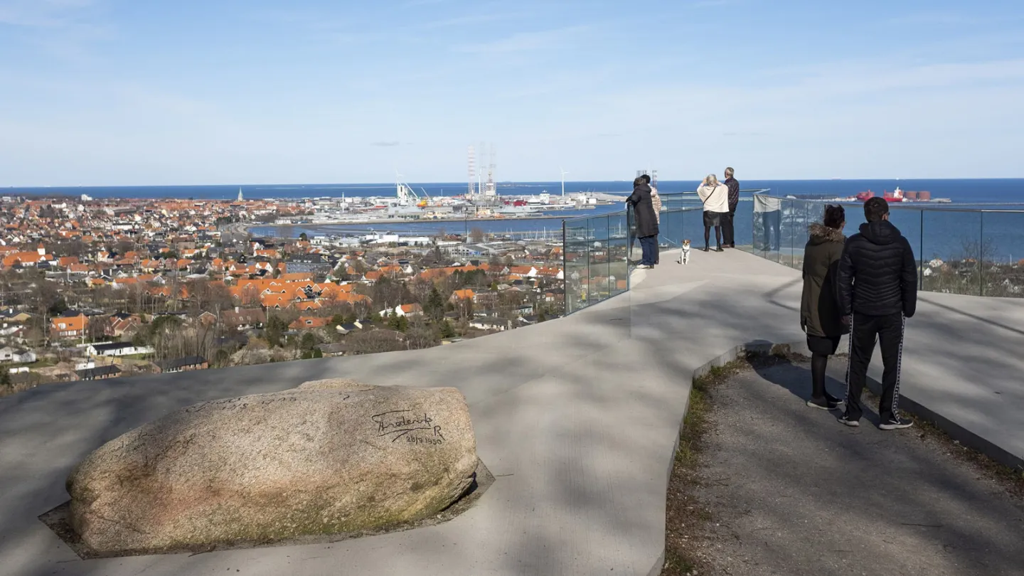 Pikkerbakken med udsigt og Kongestenen