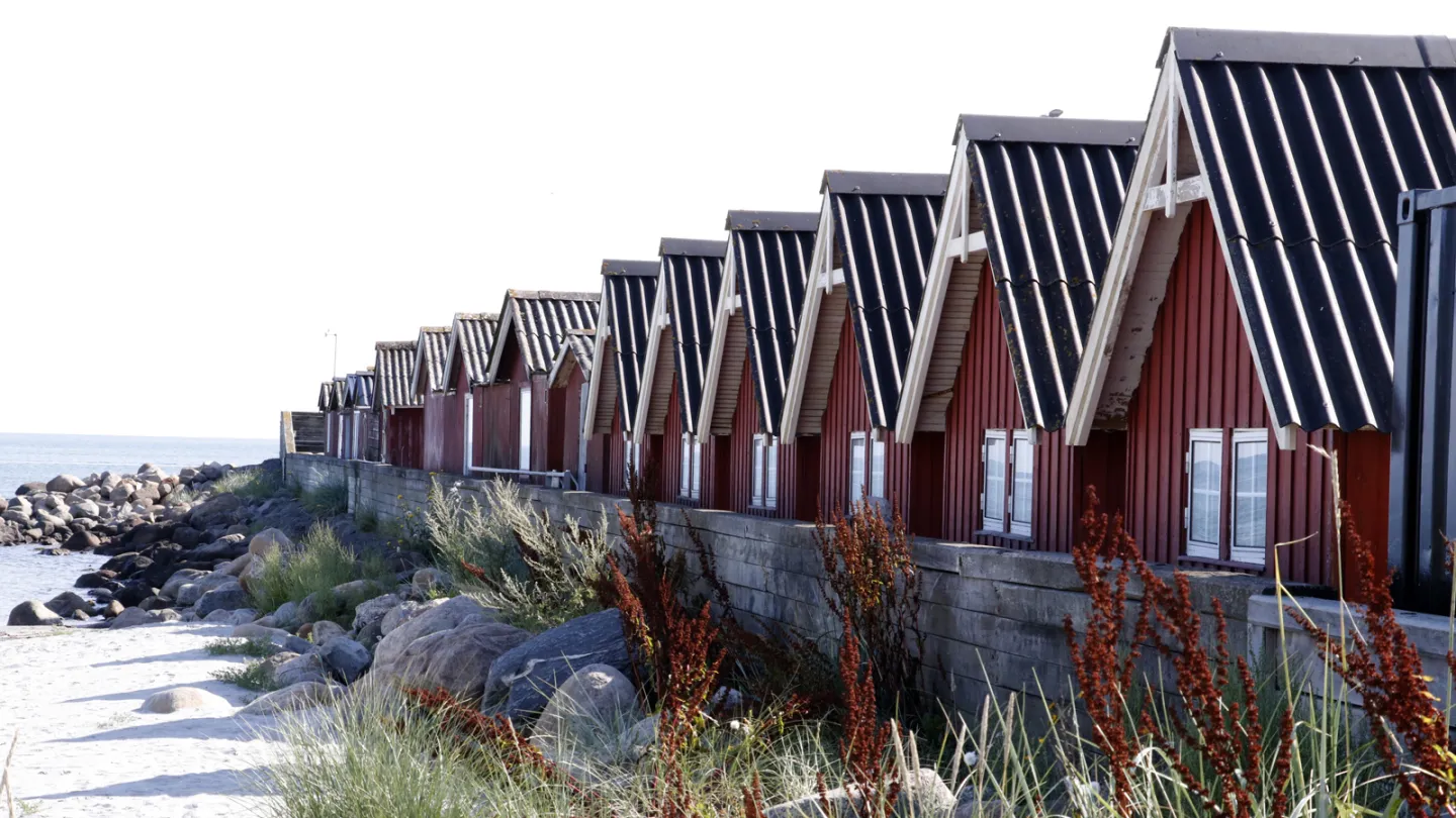 De røde fiskehuse i Strandby